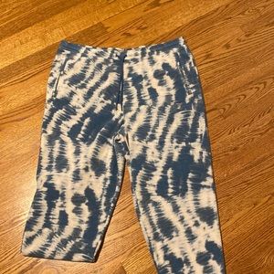 Patagonia fleece joggers. Fits like a size large. Asking 25$, very negotiable:)